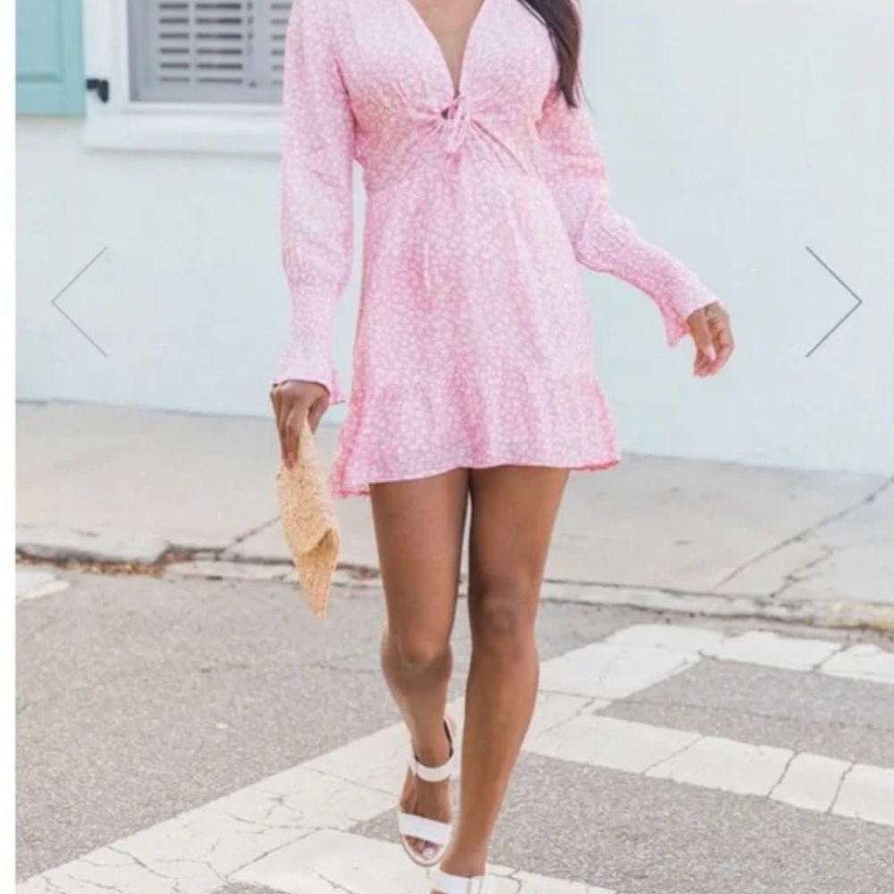 Pink Lily Pink and White Floral Key hole dress Size L *New*